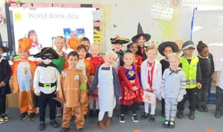 The Oaks Primary School & Nursery   YR Squirrel Class